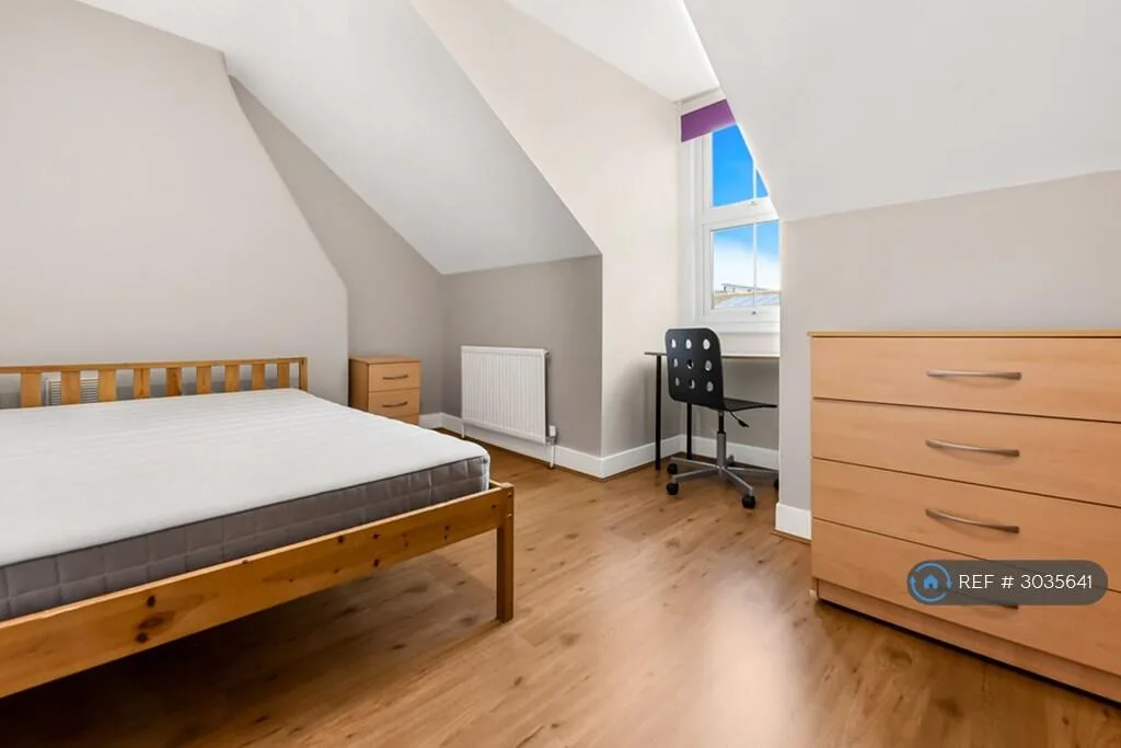 4 bedroom semi-detached house for rent