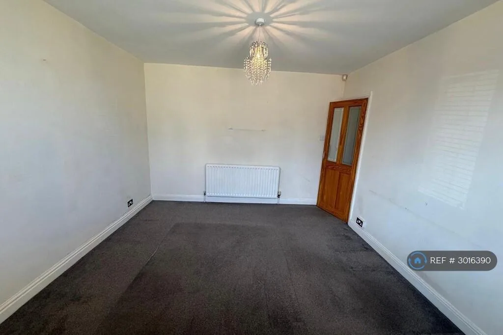 3 bedroom semi-detached house for rent
