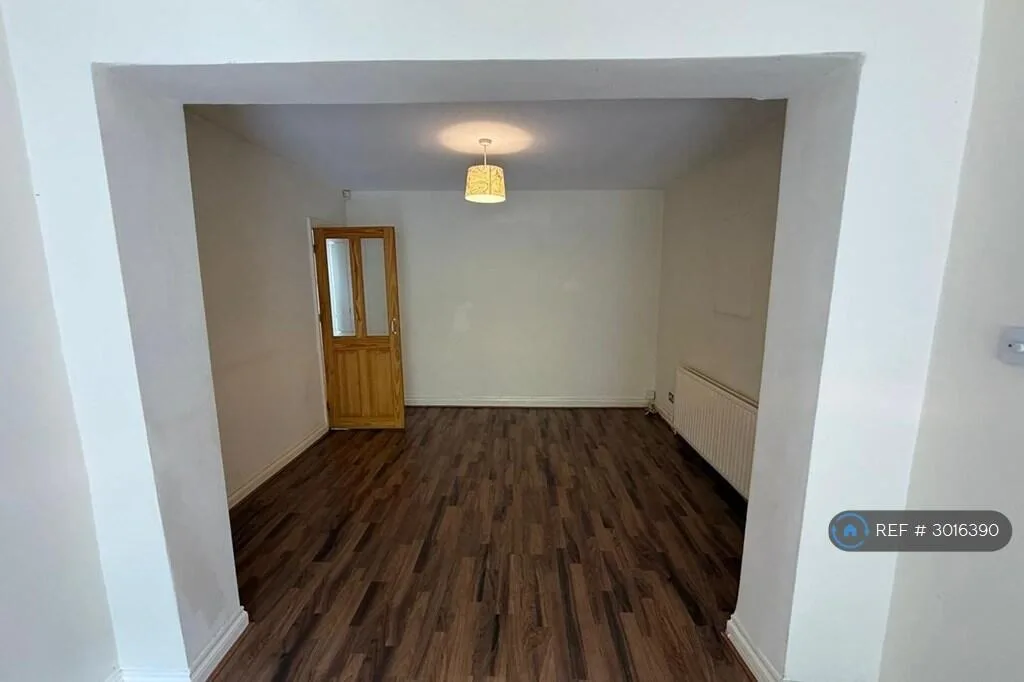 3 bedroom semi-detached house for rent