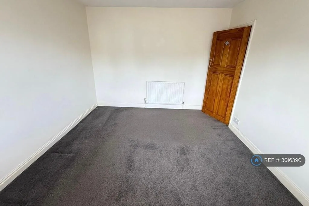 3 bedroom semi-detached house for rent