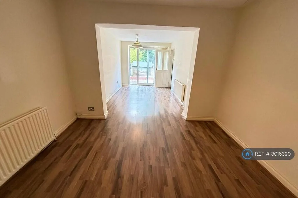 3 bedroom semi-detached house for rent