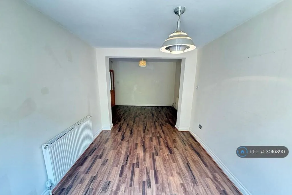 3 bedroom semi-detached house for rent