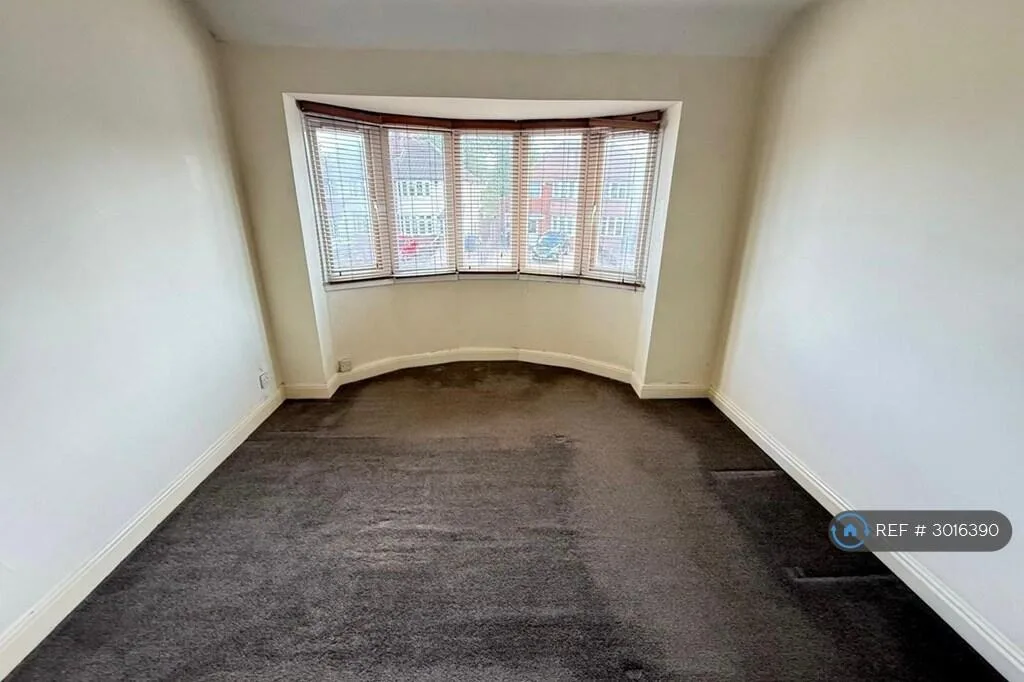 3 bedroom semi-detached house for rent