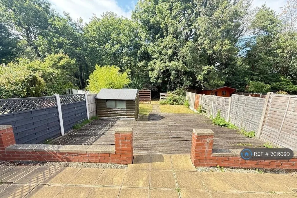 3 bedroom semi-detached house for rent