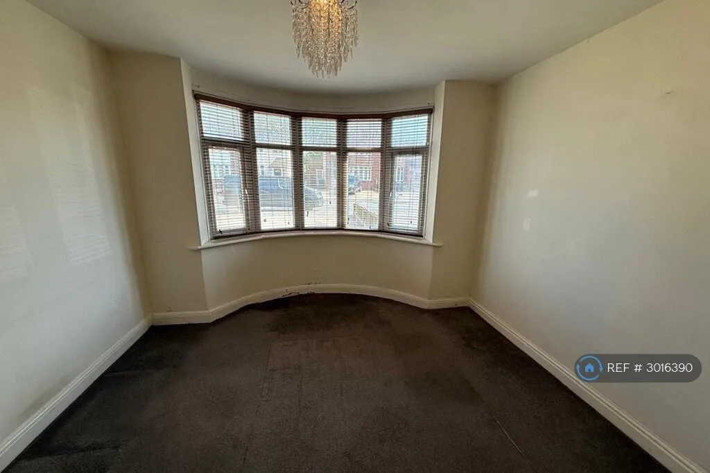 3 bedroom semi-detached house for rent