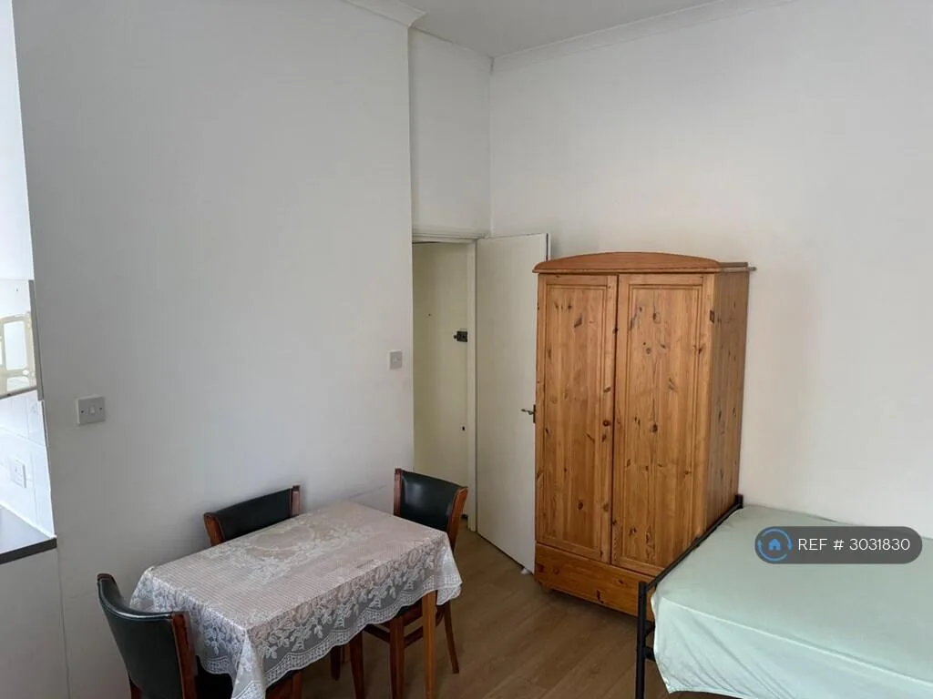 Studio flat for rent