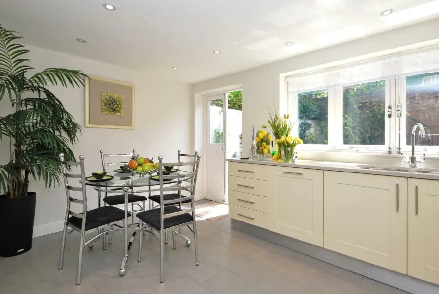 5 bedroom terraced house for rent
