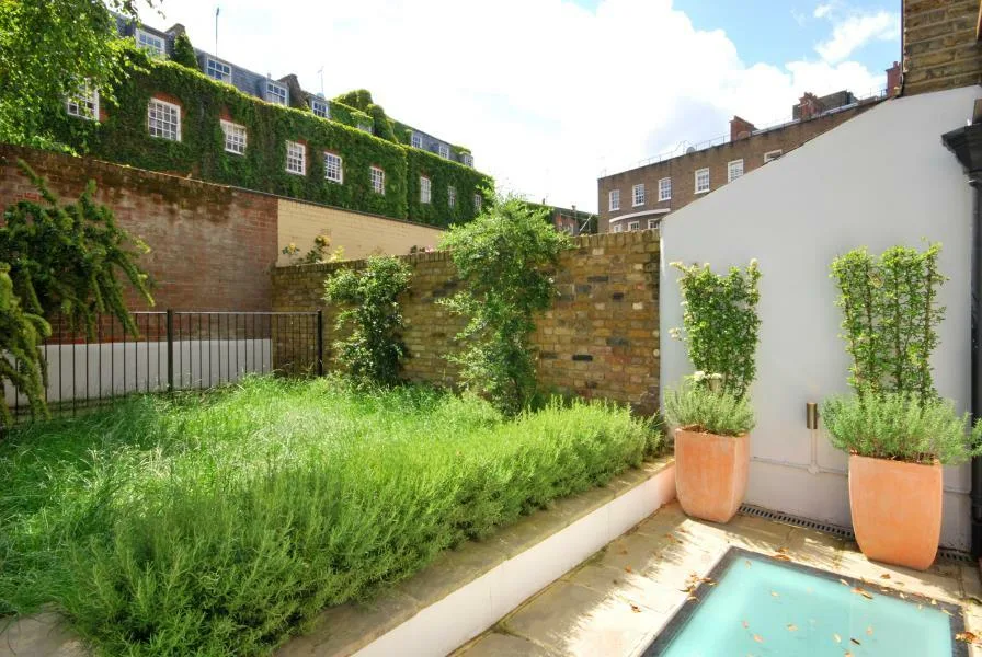 5 bedroom terraced house for rent