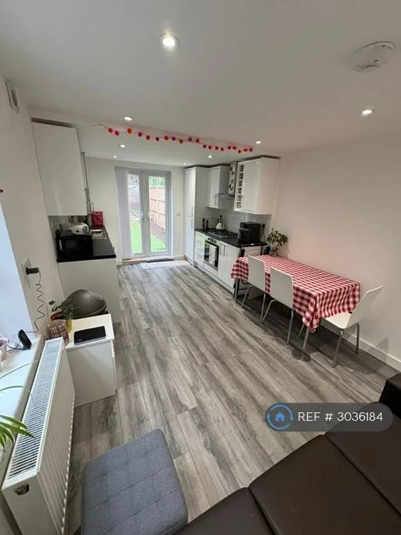 3 bedroom flat for rent