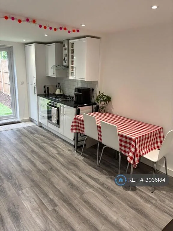 3 bedroom flat for rent