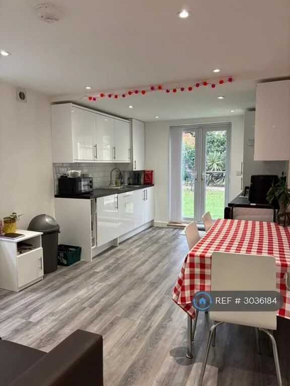 3 bedroom flat for rent
