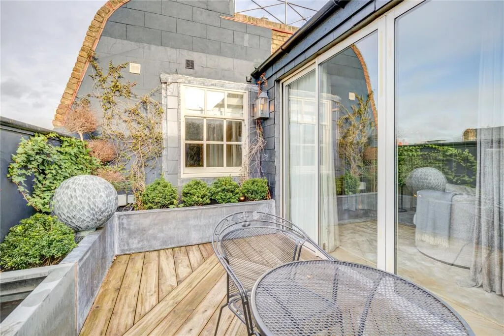 2 bedroom penthouse for rent
