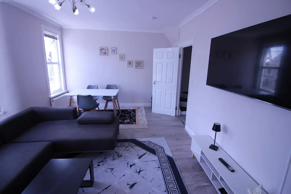 2 bedroom maisonette for rent