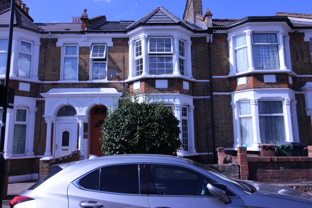 2 bedroom maisonette for rent