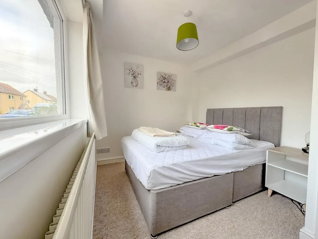 2 bedroom end of terrace house for rent
