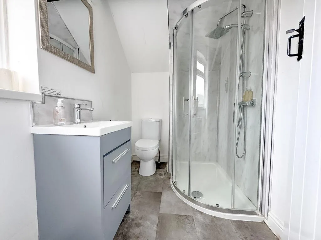2 bedroom end of terrace house for rent