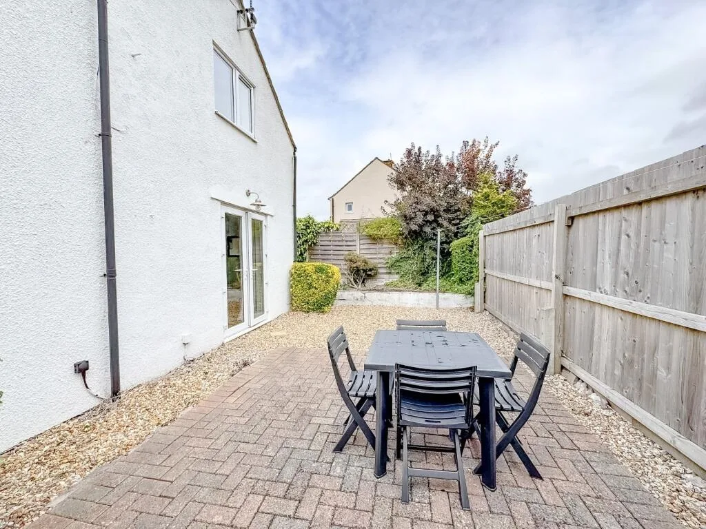 2 bedroom end of terrace house for rent