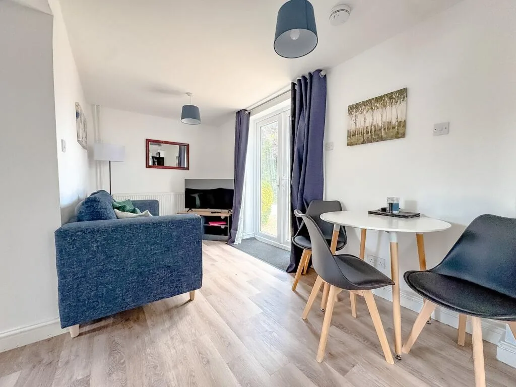 2 bedroom end of terrace house for rent