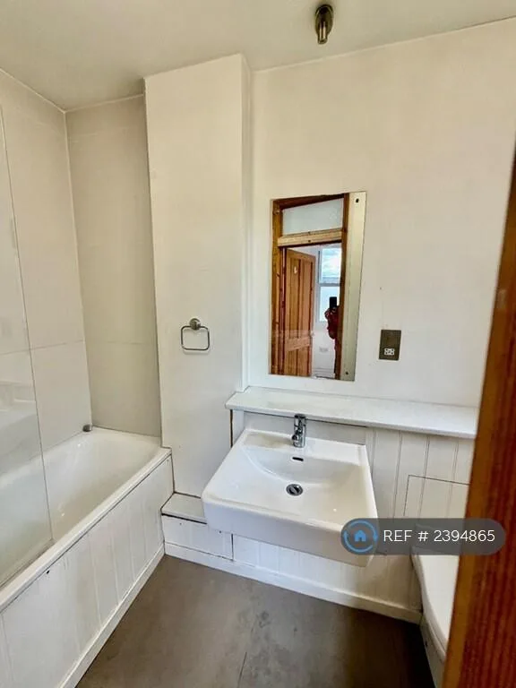 2 bedroom maisonette for rent