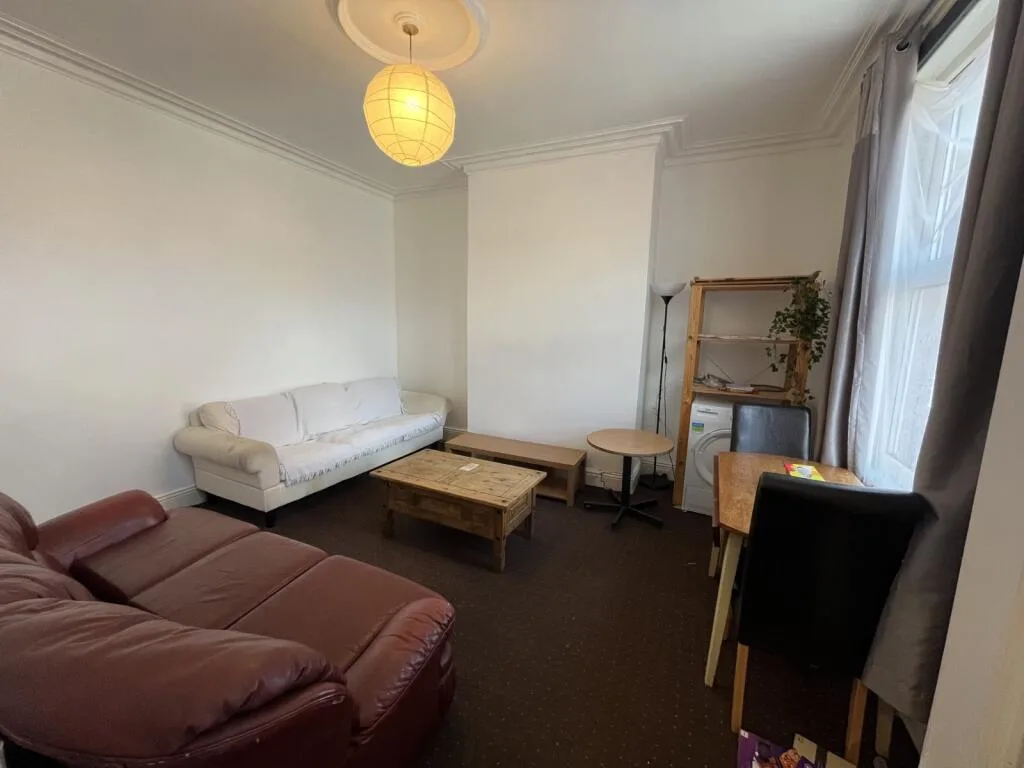 2 bedroom end of terrace house for rent