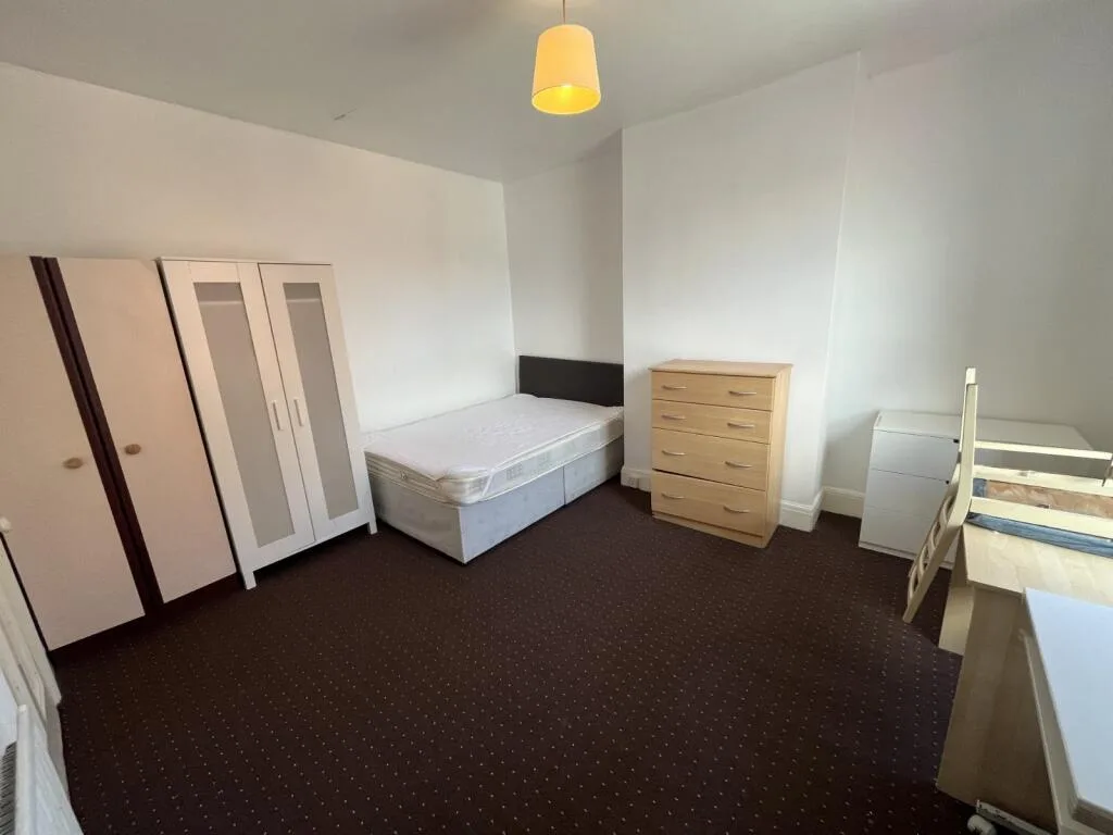 2 bedroom end of terrace house for rent