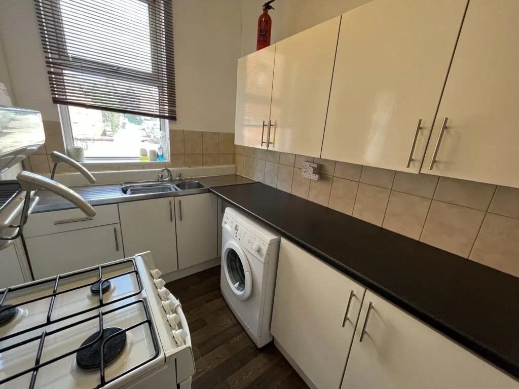 2 bedroom end of terrace house for rent