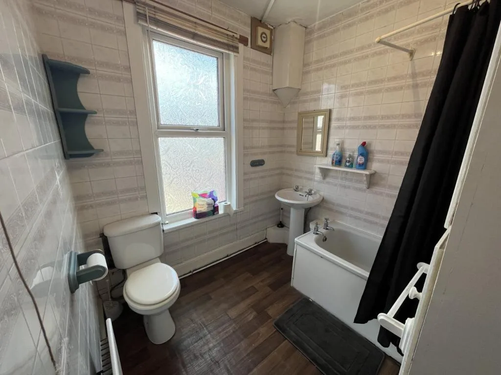 2 bedroom end of terrace house for rent