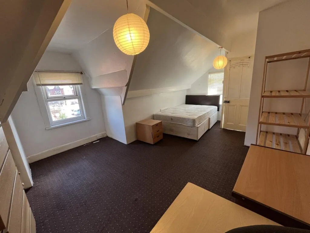 2 bedroom end of terrace house for rent