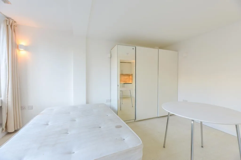 Studio flat for rent