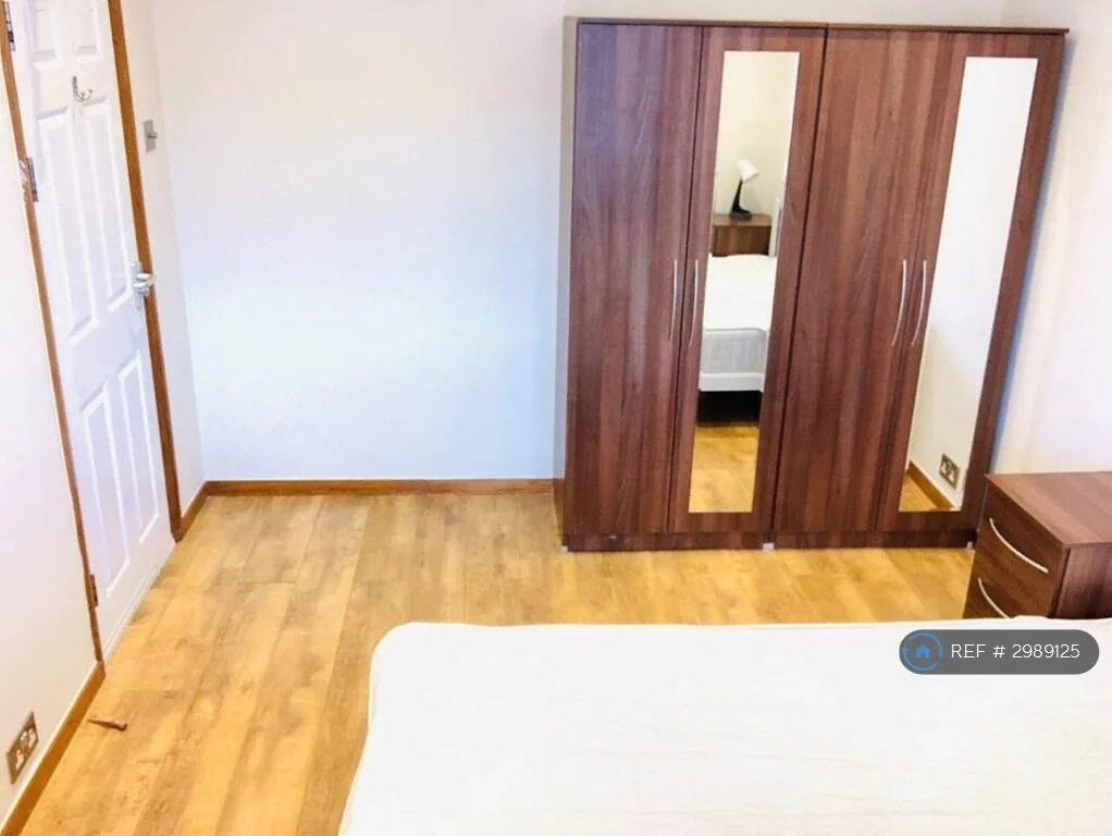 3 bedroom end of terrace house for rent