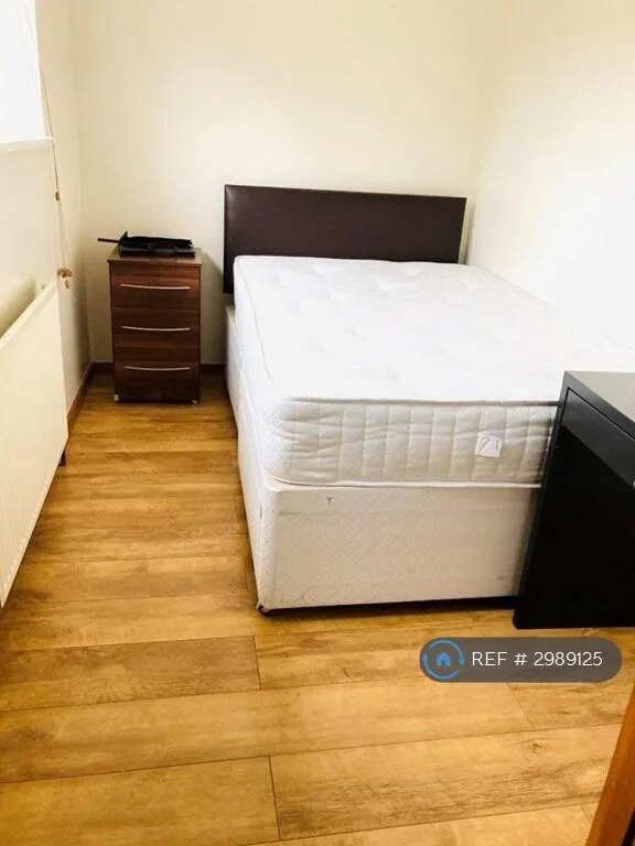 3 bedroom end of terrace house for rent