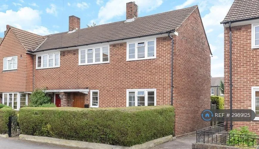 3 bedroom end of terrace house for rent