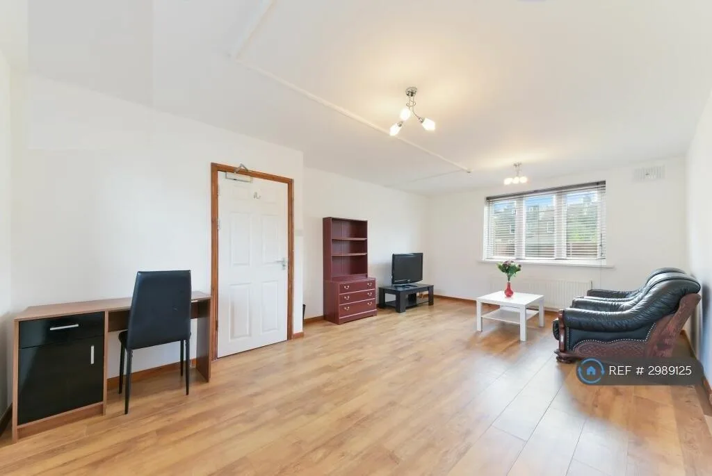 3 bedroom end of terrace house for rent