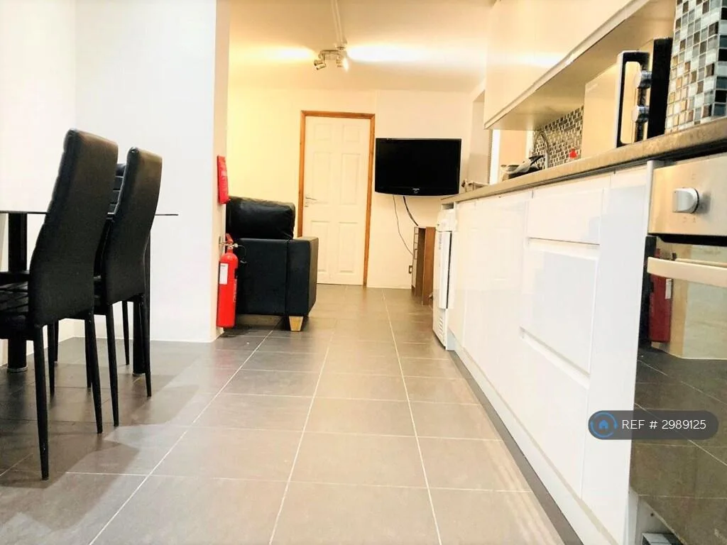 3 bedroom end of terrace house for rent