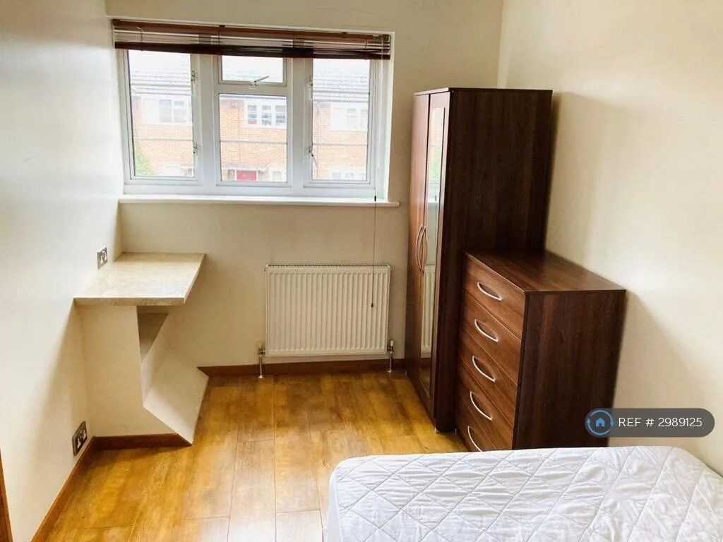 3 bedroom end of terrace house for rent