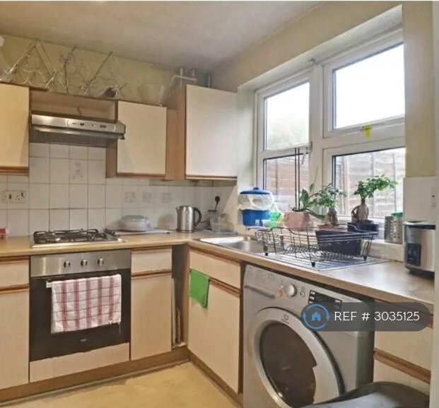 3 bedroom end of terrace house for rent