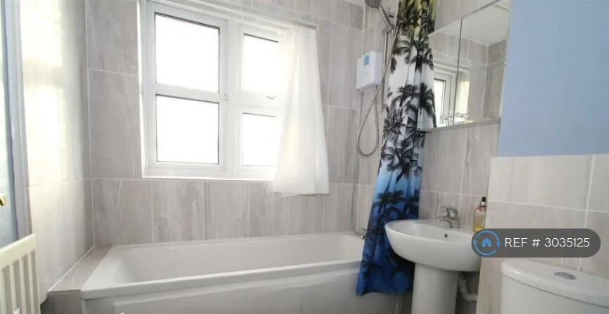 3 bedroom end of terrace house for rent