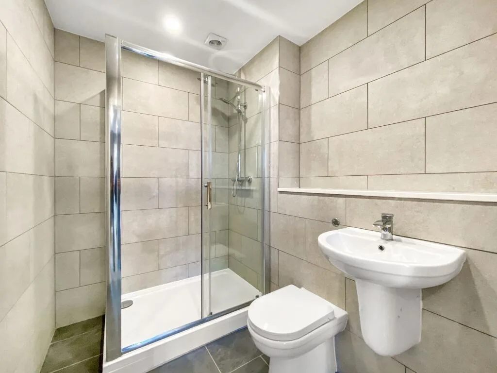 2 bedroom end of terrace house for rent