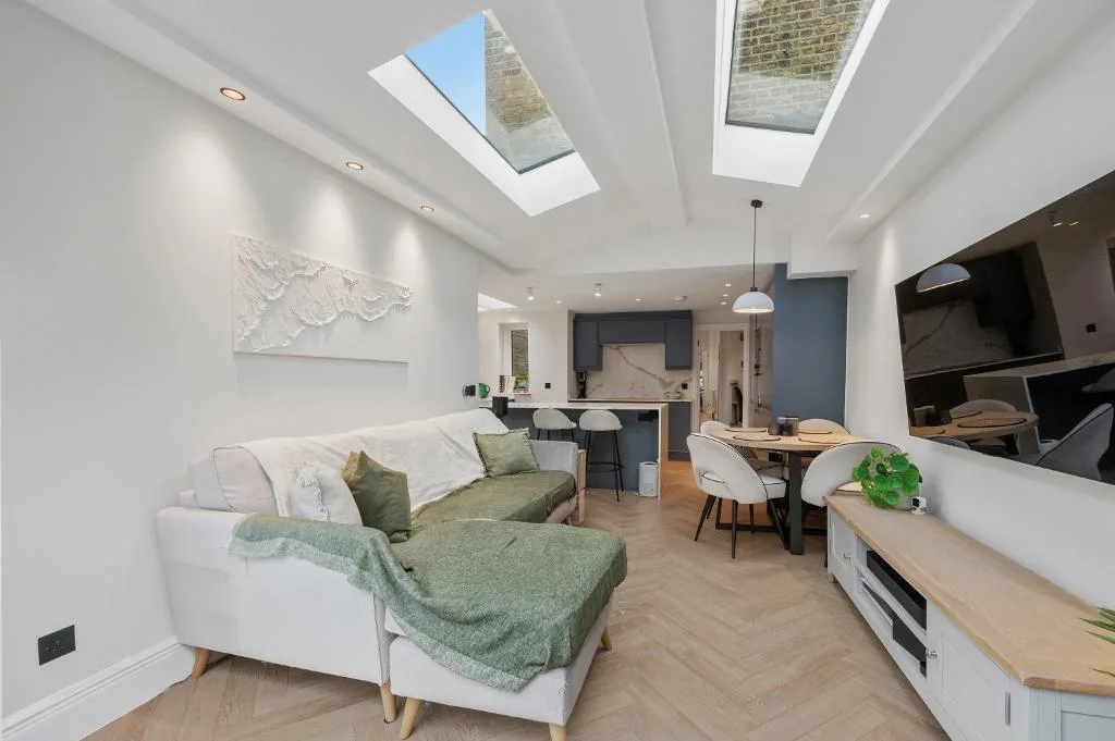 2 bedroom maisonette for rent