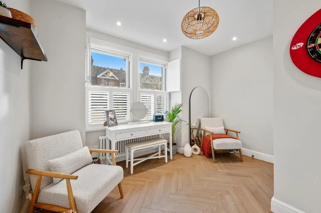 2 bedroom maisonette for rent