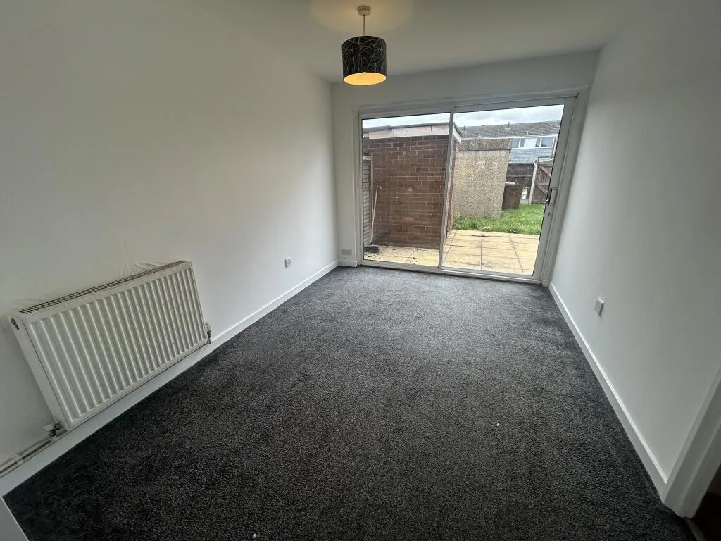 3 bedroom end of terrace house for rent