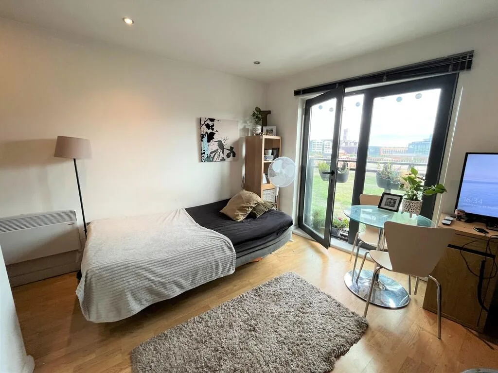 Studio flat for rent