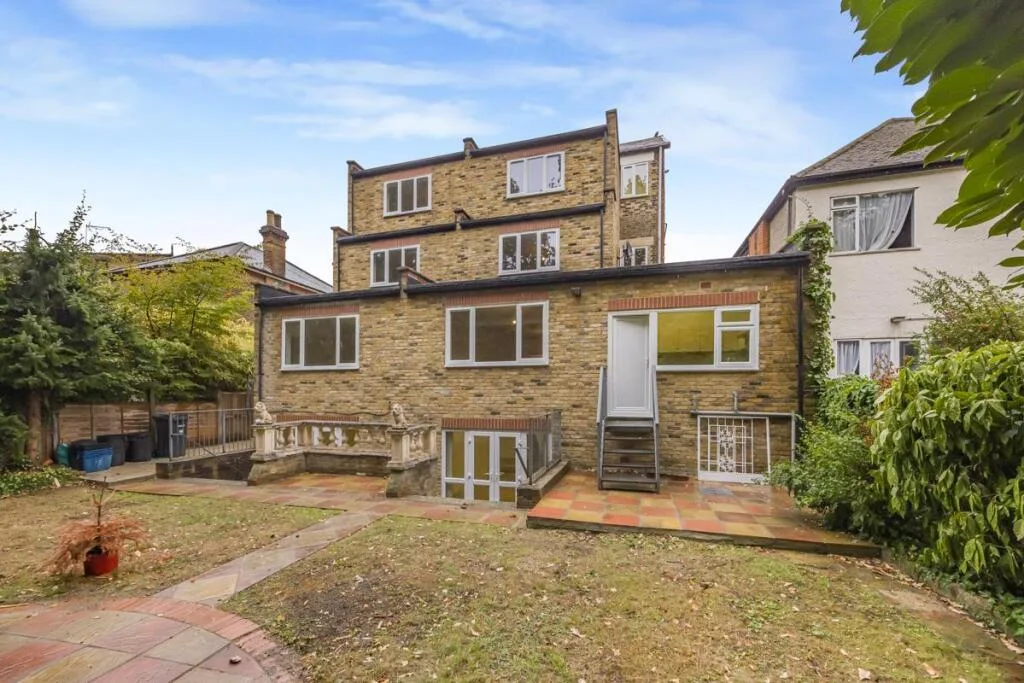 3 bedroom flat for rent