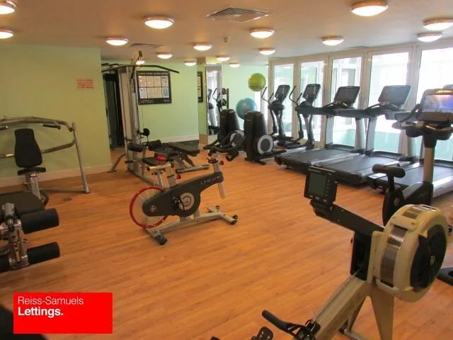 5 bedroom terraced house for rent