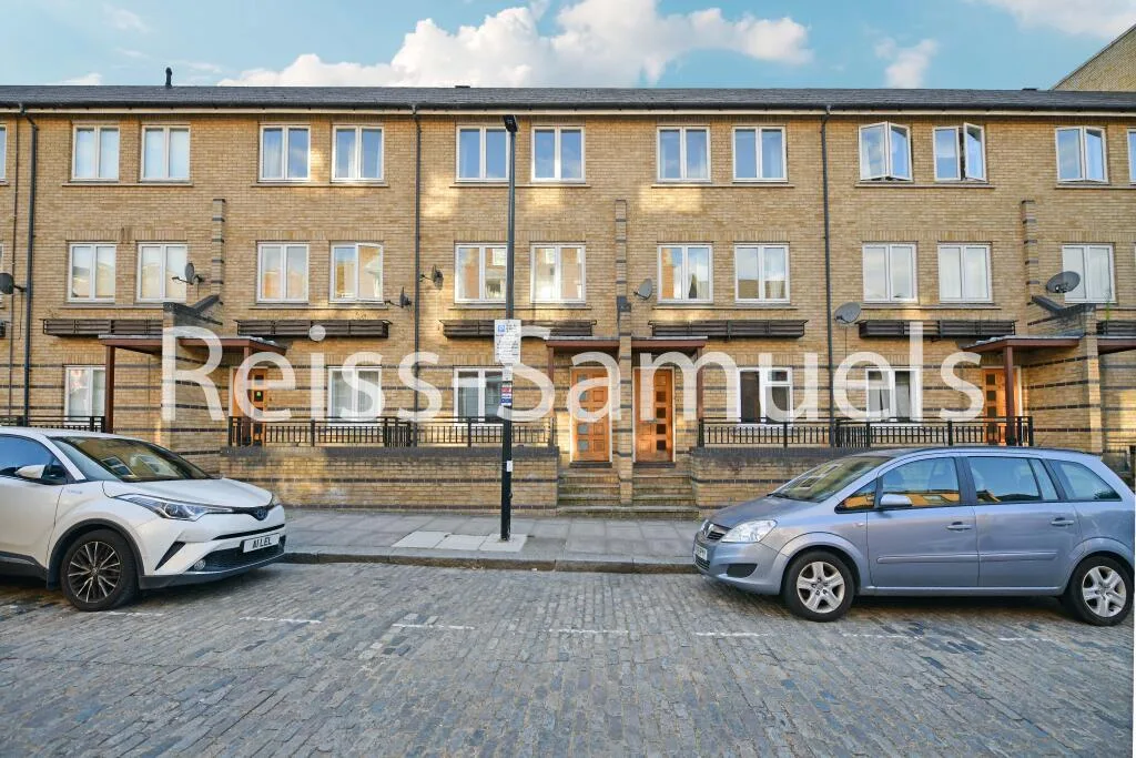 5 bedroom terraced house for rent
