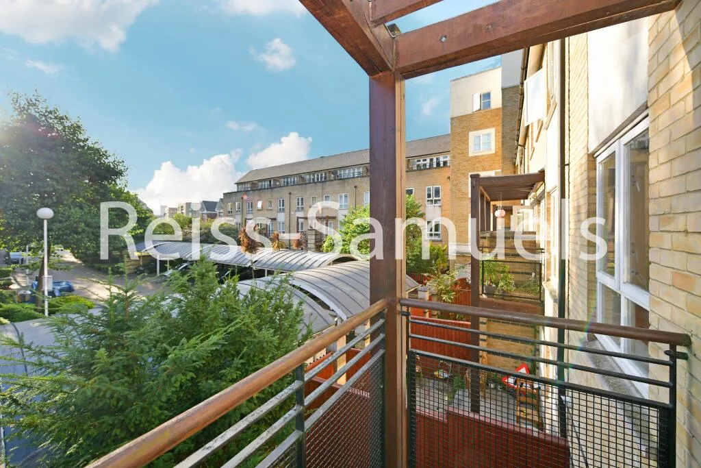 5 bedroom terraced house for rent