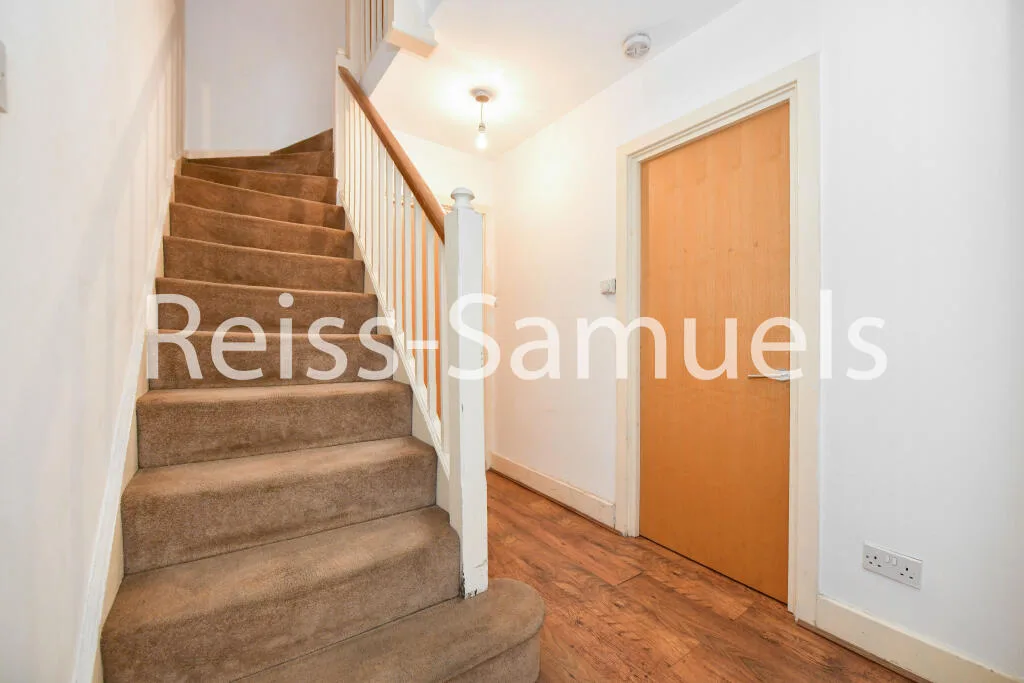 5 bedroom terraced house for rent