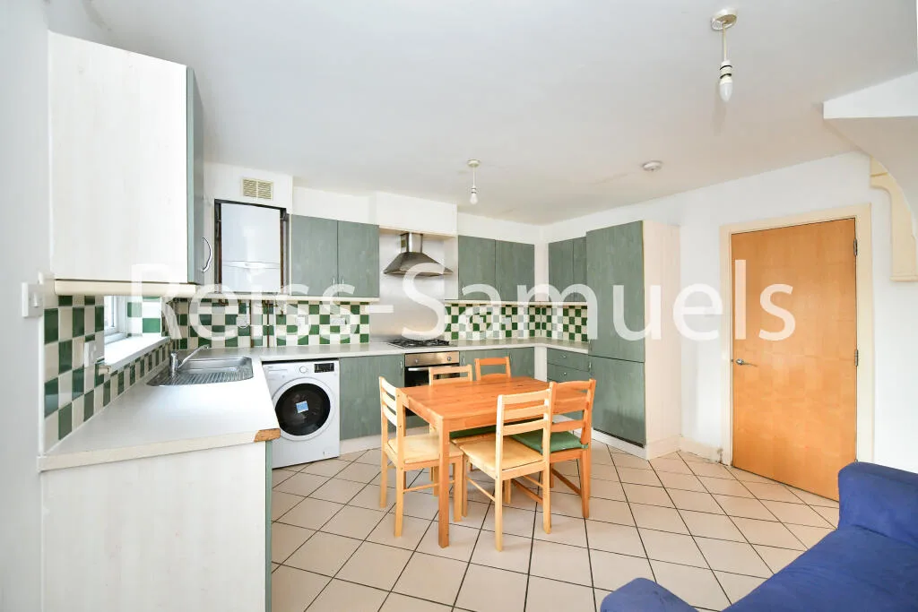 5 bedroom terraced house for rent