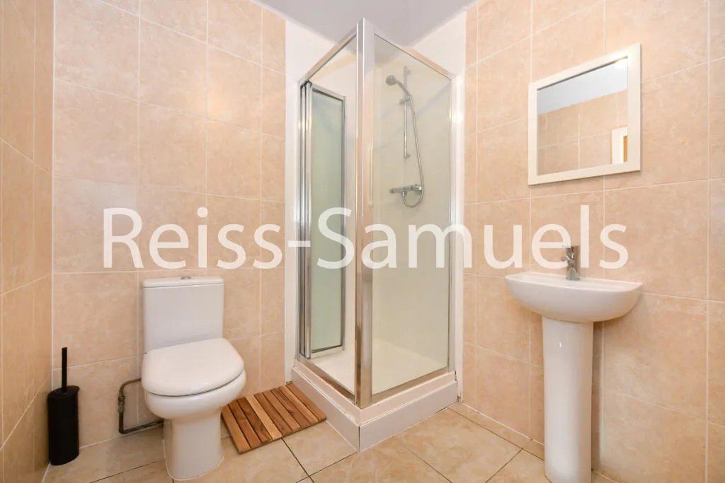 5 bedroom terraced house for rent