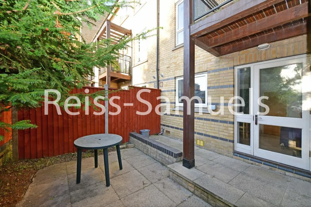 5 bedroom terraced house for rent